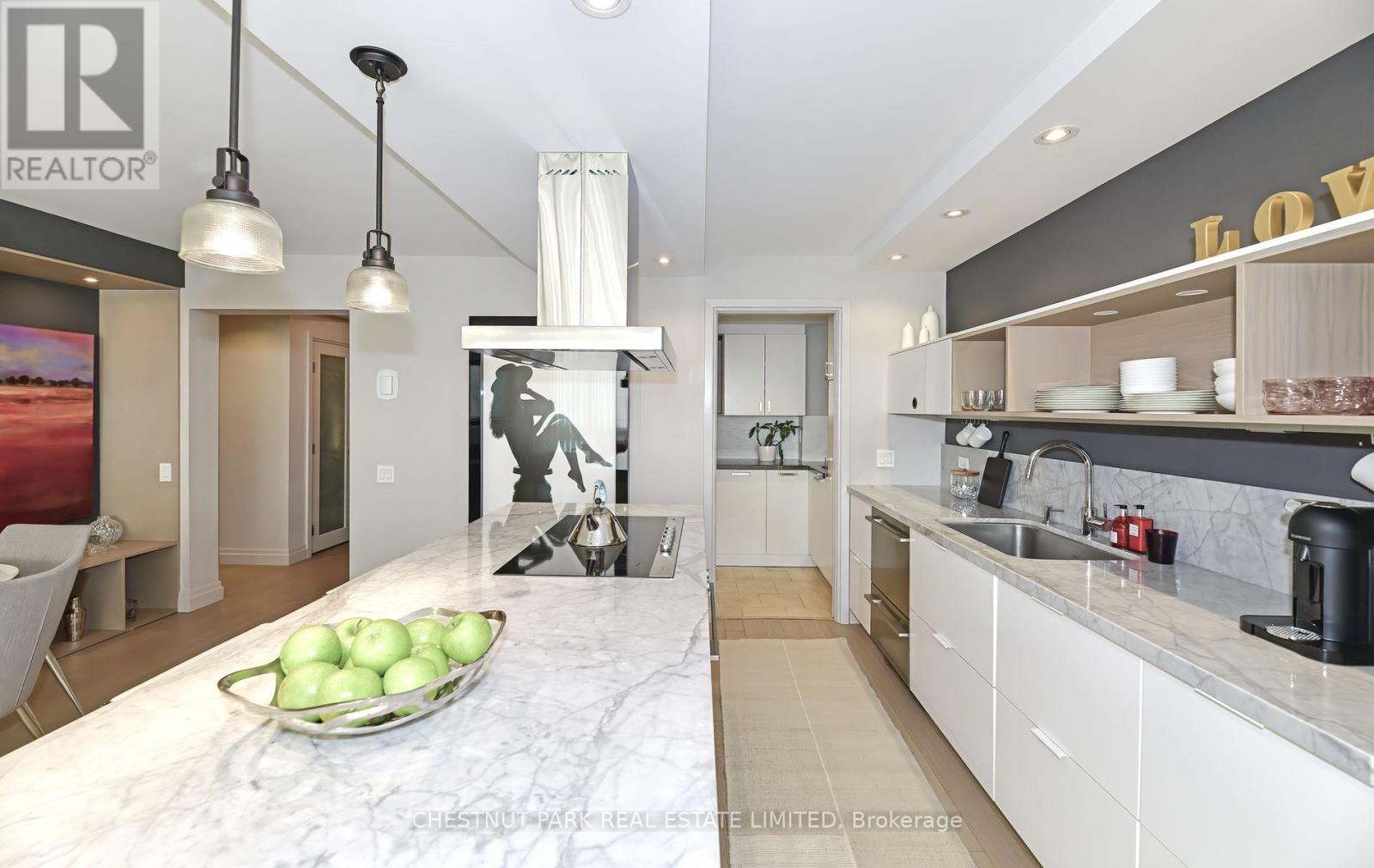 606 - 15 Mcmurrich Street, Toronto, Ontario  M5R 3M6 - Photo 6 - C12574638