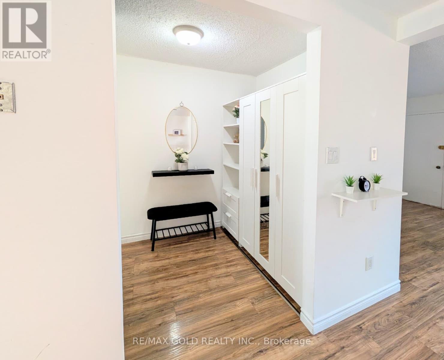 5 - 63 Fonthill Road, Hamilton, Ontario  L9C 6T1 - Photo 2 - X12574452