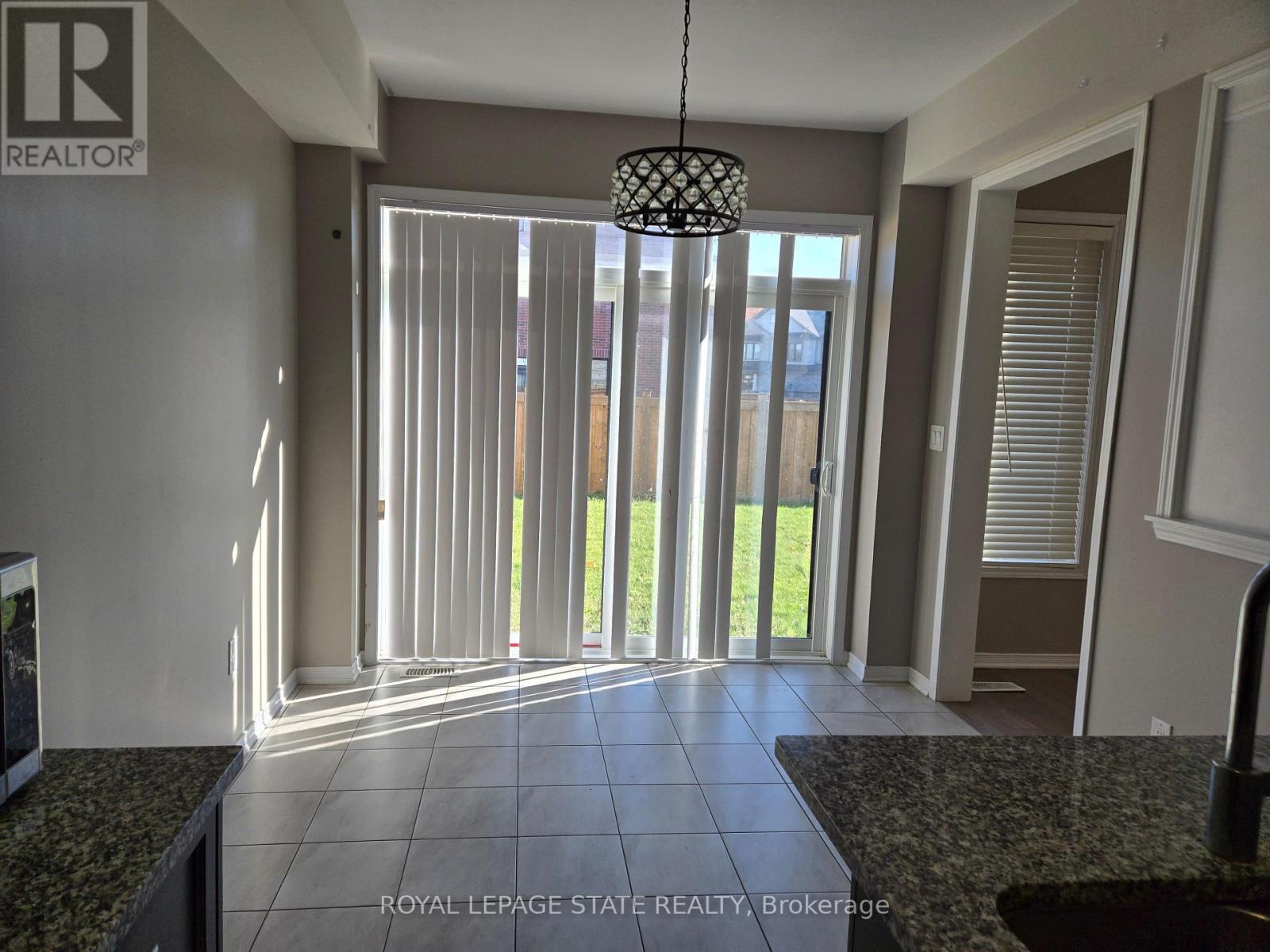 31 Cactus Crescent, Hamilton, Ontario L8J 0M4 - Photo 9 - X12575138