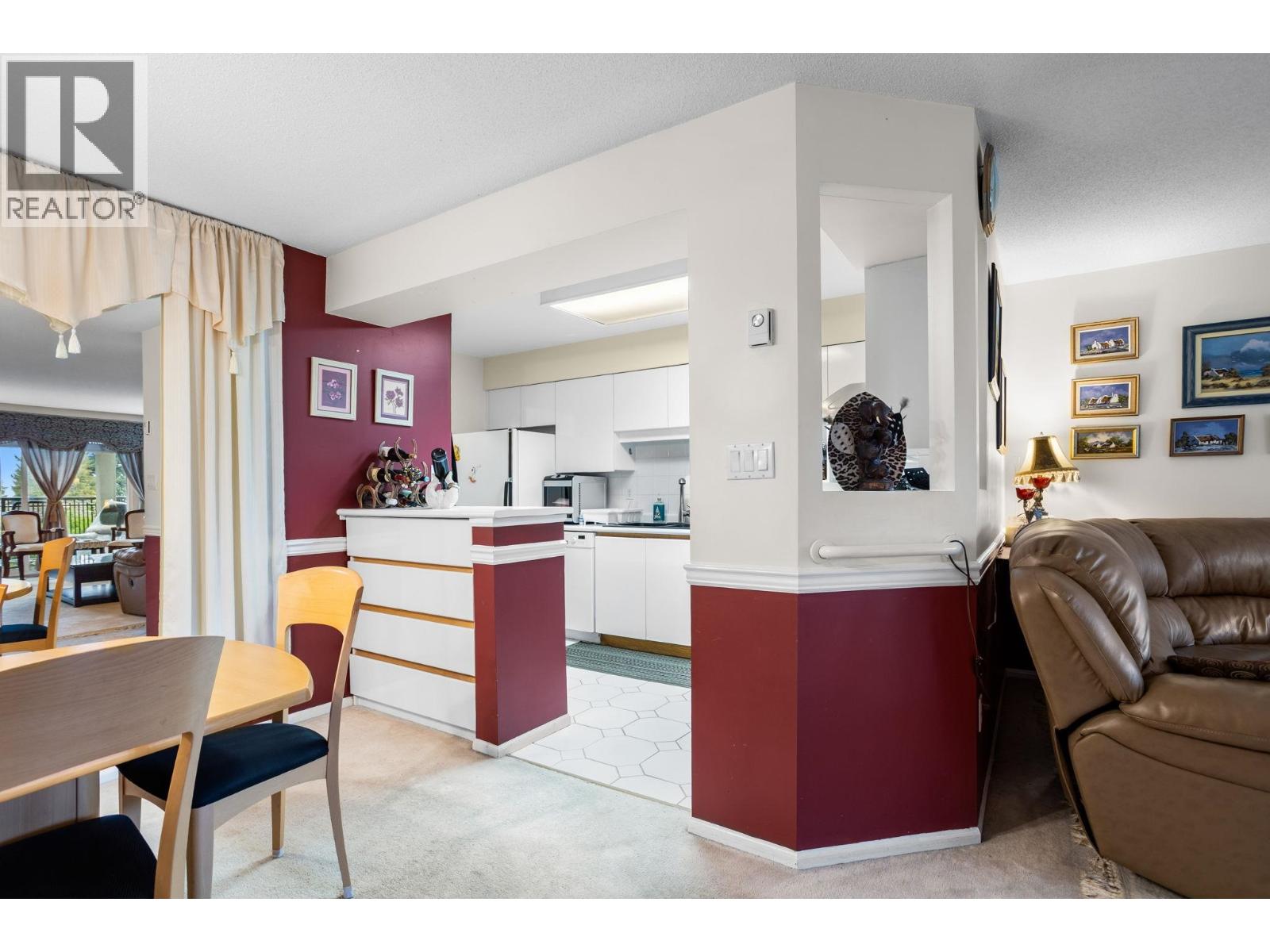 301 106 W Kings Road, North Vancouver, British Columbia  V7N 2L8 - Photo 5 - R3069918