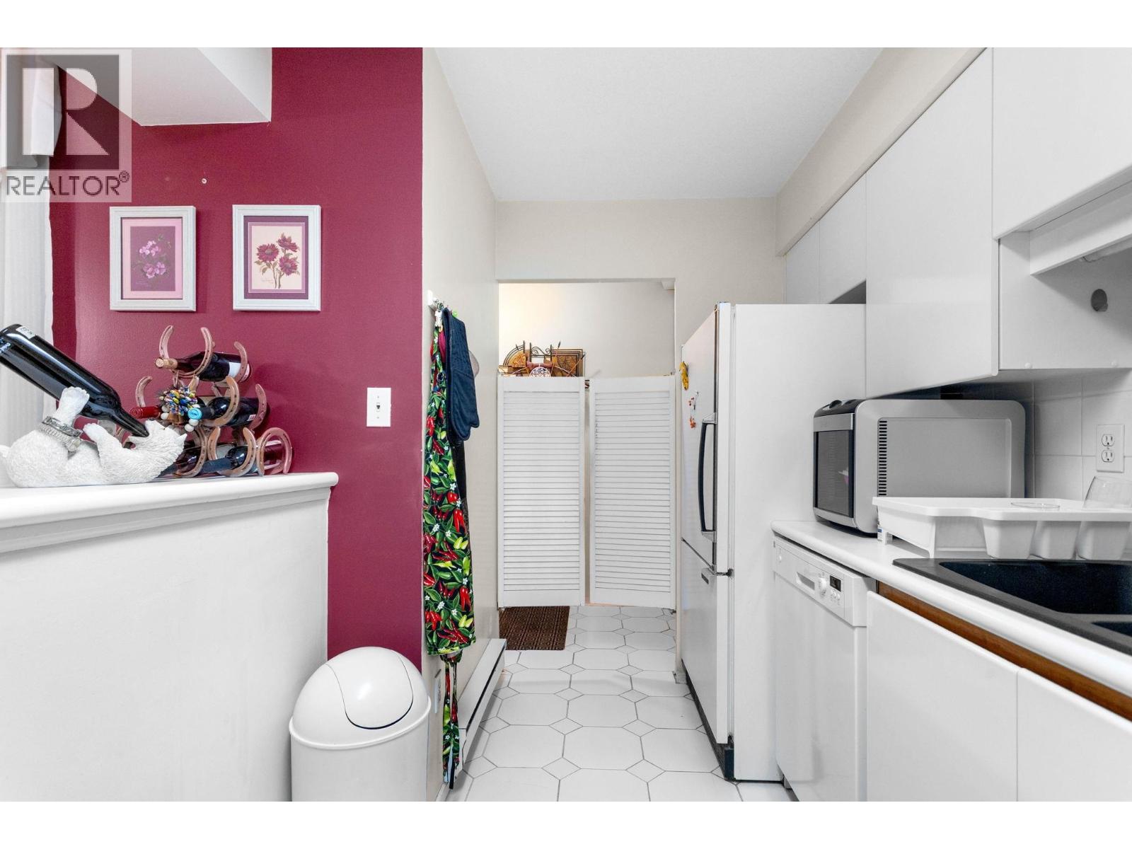 301 106 W Kings Road, North Vancouver, British Columbia  V7N 2L8 - Photo 6 - R3069918