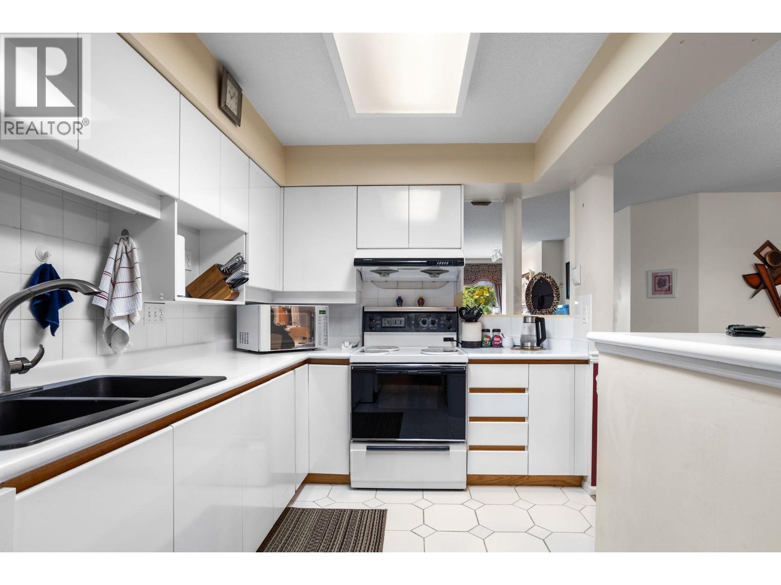 301 106 W Kings Road, North Vancouver, British Columbia  V7N 2L8 - Photo 7 - R3069918