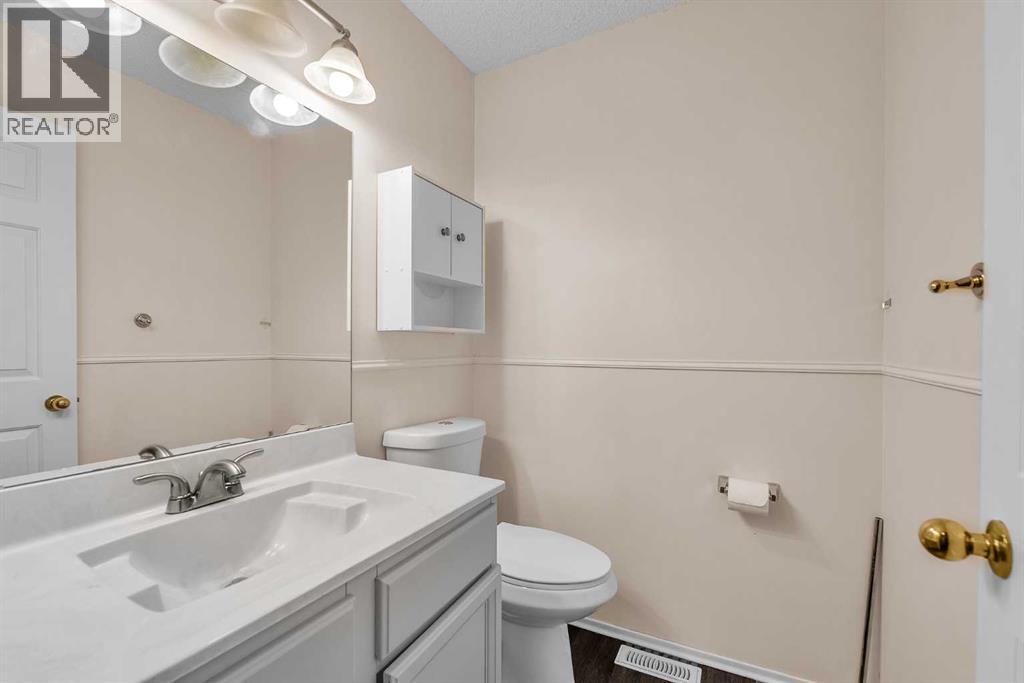 147 Scenic Way Nw, Calgary, Alberta  T3L 1B6 - Photo 15 - A2262120