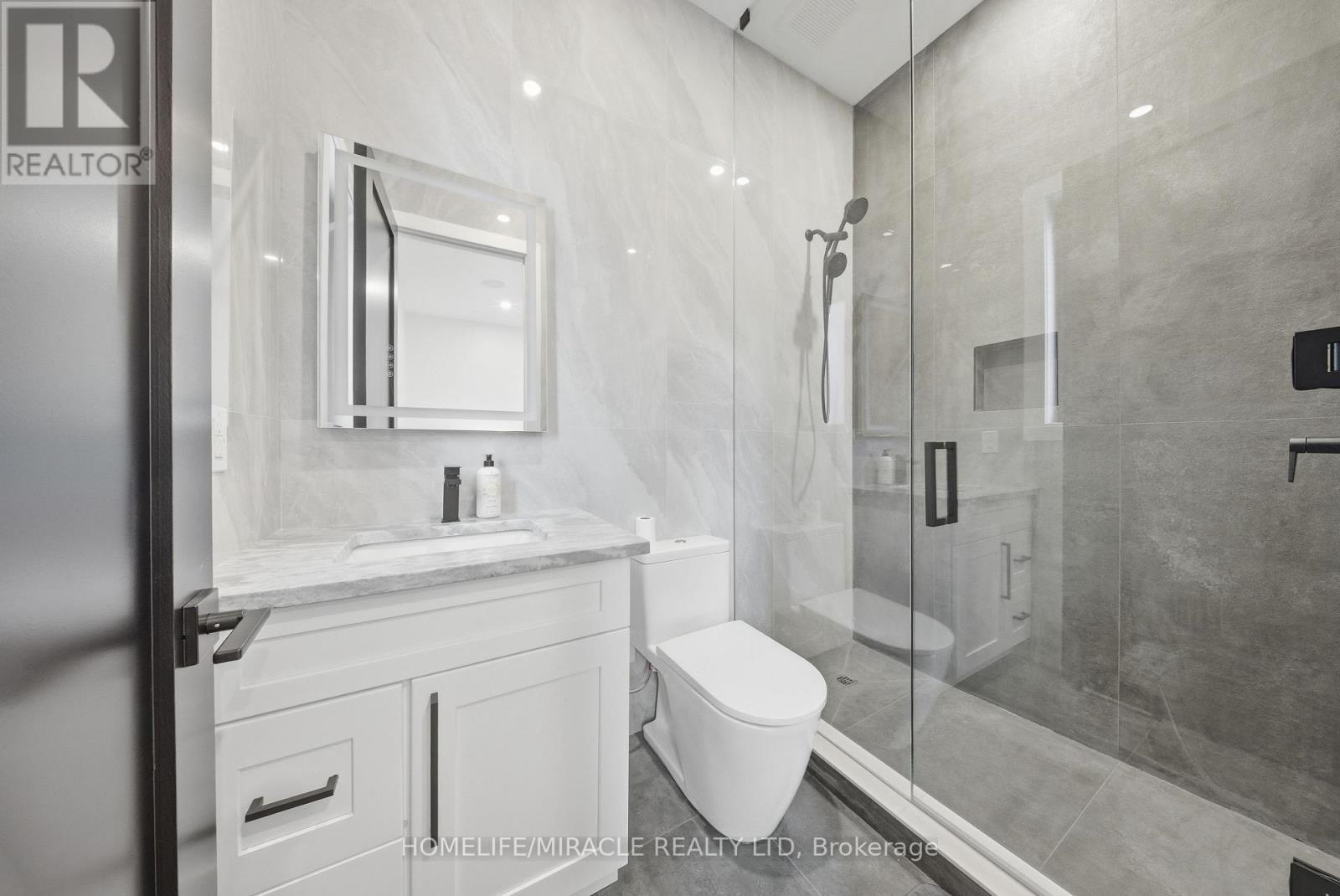 1653 Glenburnie Road, Mississauga, Ontario  L5G 3E4 - Photo 5 - W12564994