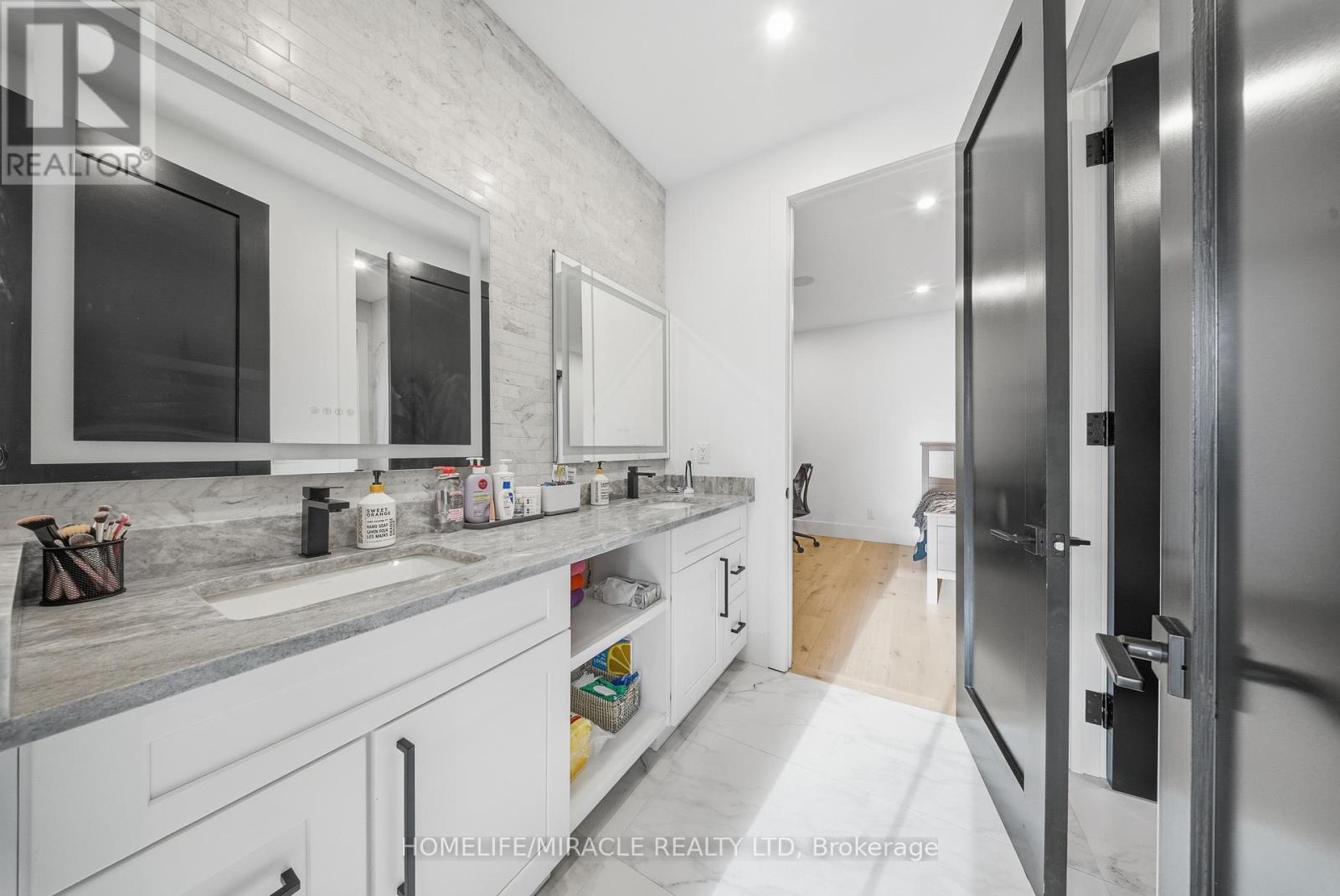 1653 Glenburnie Road, Mississauga, Ontario  L5G 3E4 - Photo 23 - W12564994