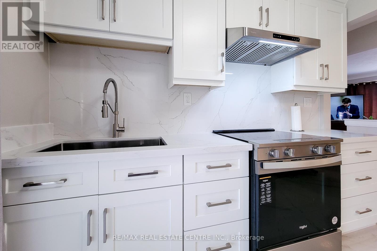 103 East 45th Street, Hamilton, Ontario  L8T 3J9 - Photo 15 - X12505524