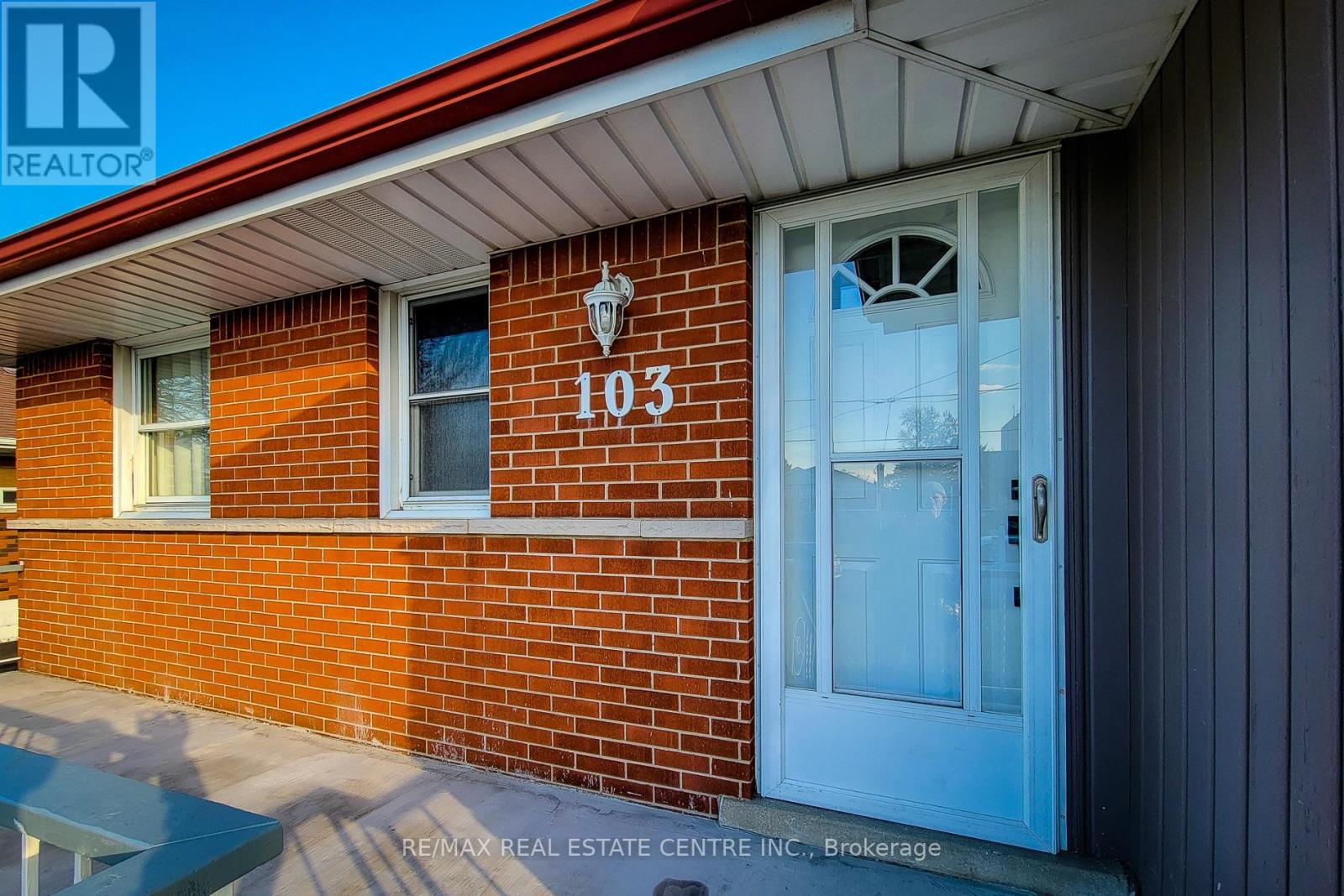 103 East 45th Street, Hamilton, Ontario  L8T 3J9 - Photo 5 - X12505524