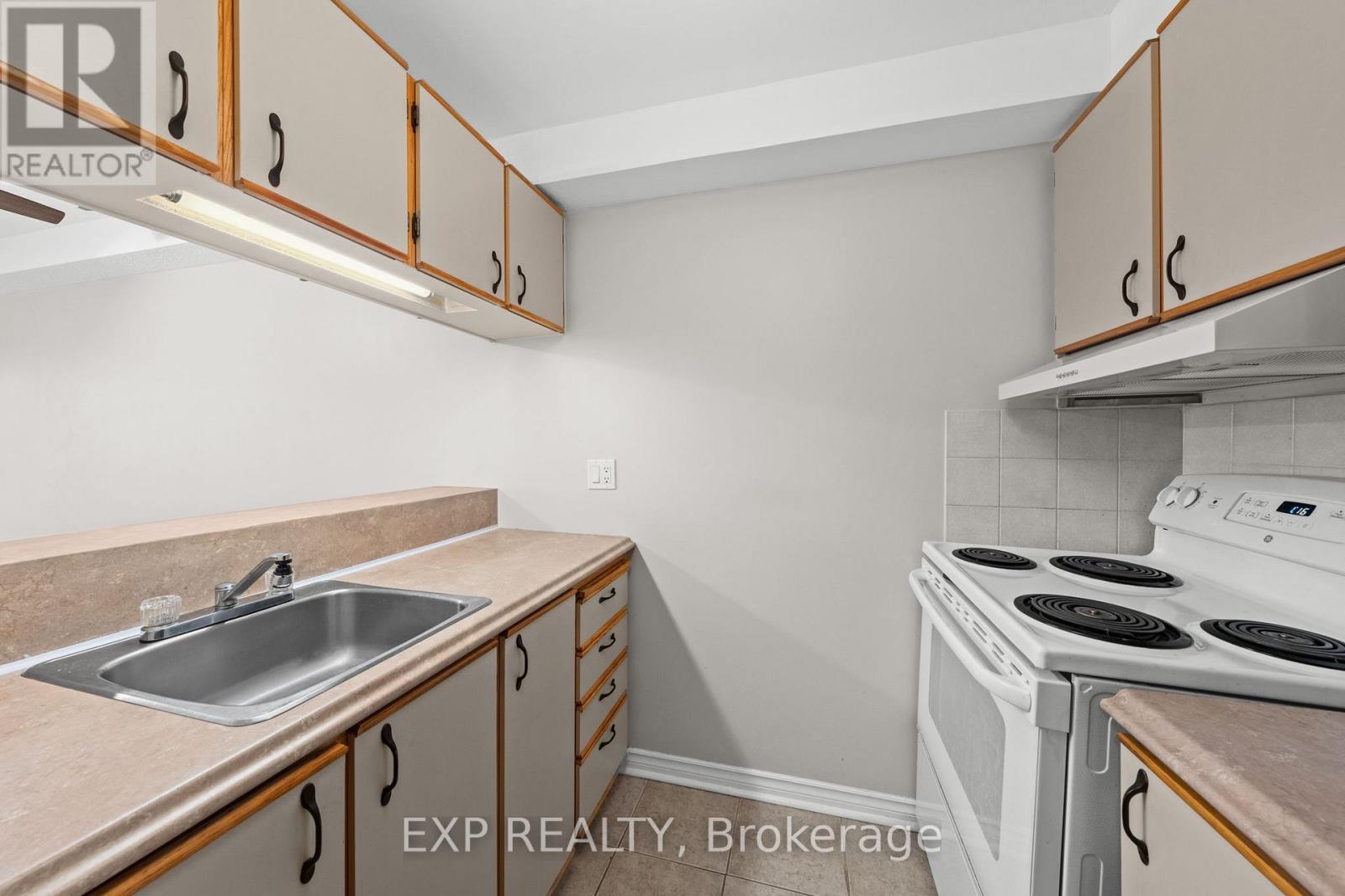 306 - 6376 Bilberry Drive, Ottawa, Ontario  K1C 4P6 - Photo 18 - X12470216