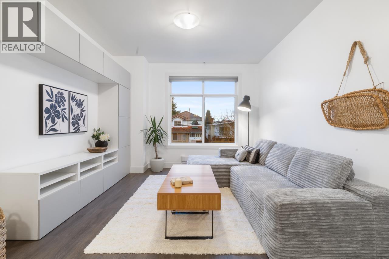 5837 Wales Street, Vancouver, British Columbia  V5R 0E6 - Photo 1 - R3069607