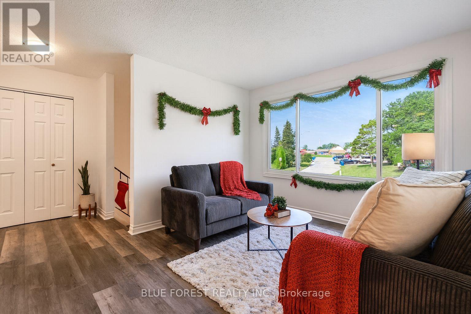 69 Bridle Path Road, Chatham-Kent, Ontario  N8A 4Y2 - Photo 2 - X12428186