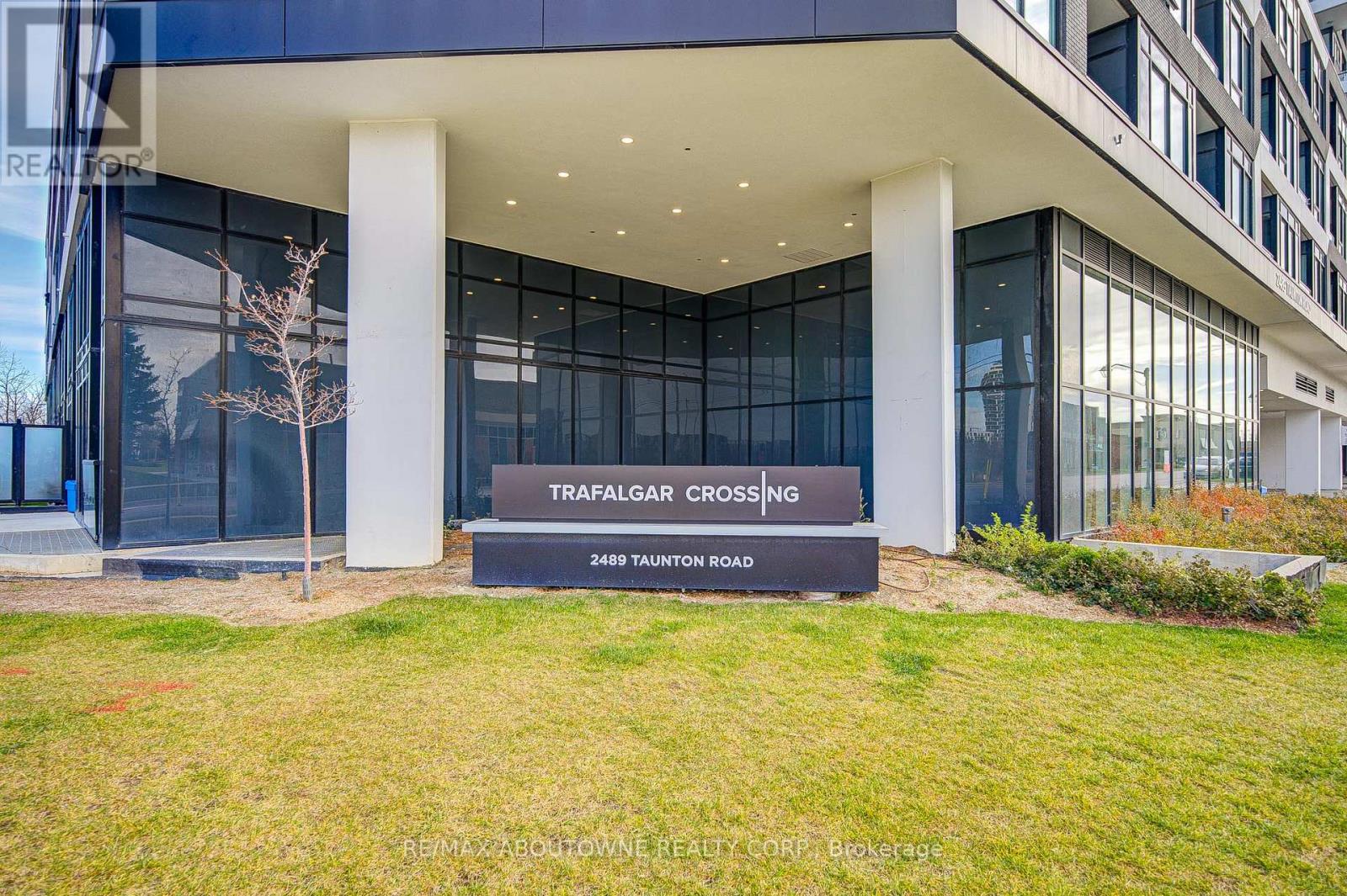 1313 - 2489 Taunton Road, Oakville, Ontario L6H 3R7 - Photo 2 - W12484941
