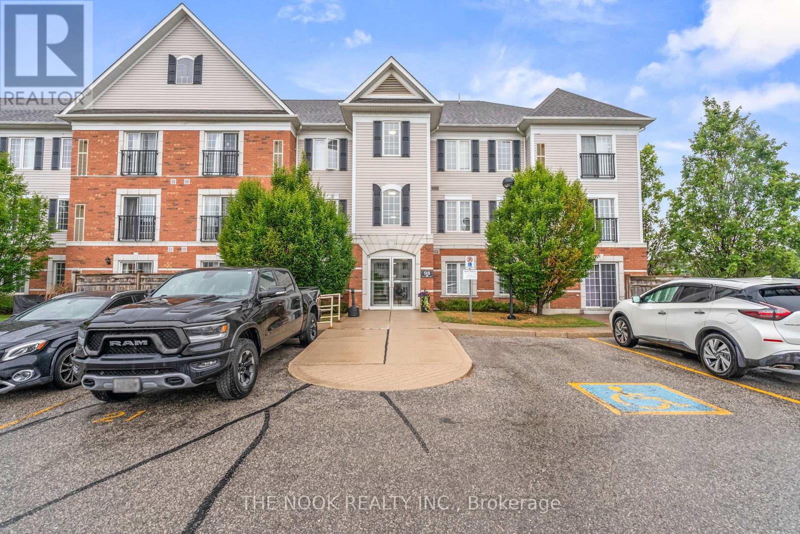 310 - 98 Aspen Springs Drive, Clarington, Ontario L1C 5N5 - Photo 2 - E12575598