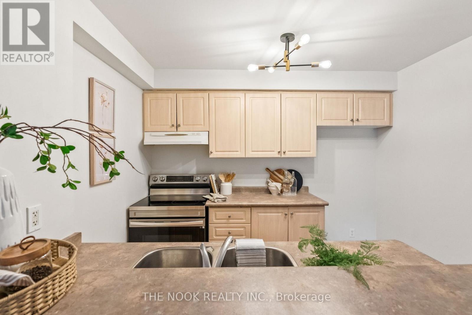 310 - 98 Aspen Springs Drive, Clarington, Ontario L1C 5N5 - Photo 5 - E12575598