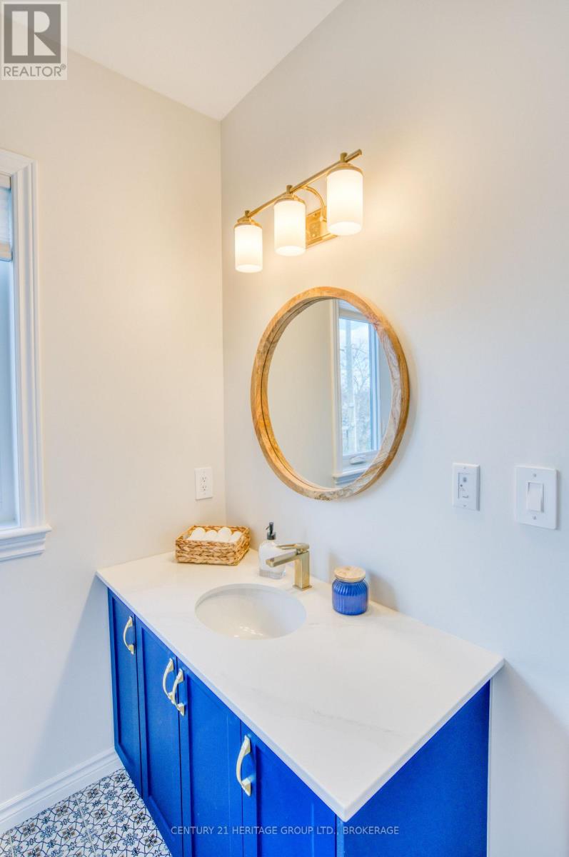 5 Cross Street, Loyalist, Ontario  K0H 2H0 - Photo 38 - X12575466