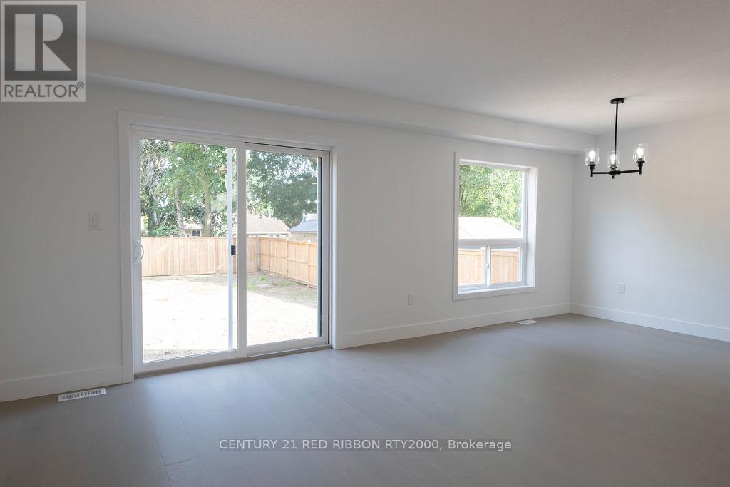 122 Burns Street, Strathroy-Caradoc, Ontario  N7G 1E8 - Photo 10 - X12575560