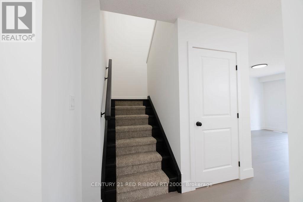 122 Burns Street, Strathroy-Caradoc, Ontario  N7G 1E8 - Photo 13 - X12575560