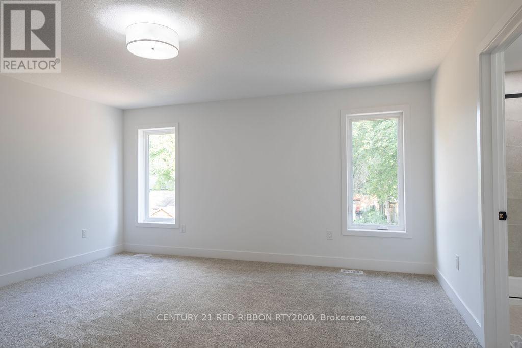 122 Burns Street, Strathroy-Caradoc, Ontario  N7G 1E8 - Photo 14 - X12575560