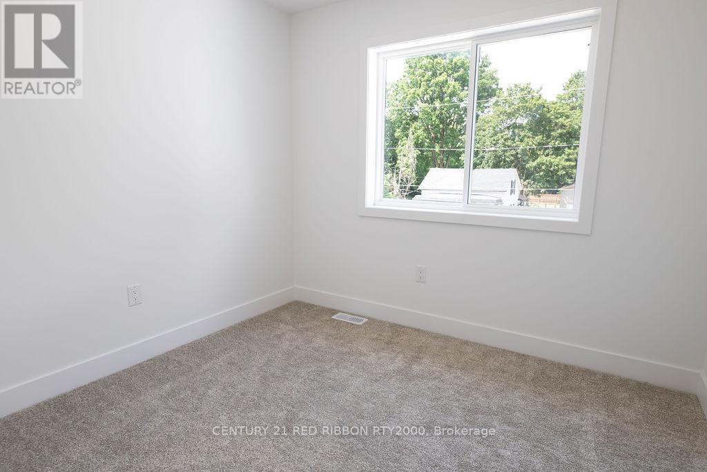 122 Burns Street, Strathroy-Caradoc, Ontario  N7G 1E8 - Photo 19 - X12575560