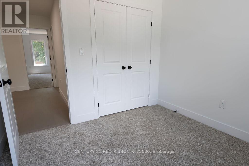 122 Burns Street, Strathroy-Caradoc, Ontario  N7G 1E8 - Photo 22 - X12575560