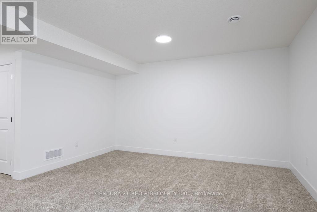 122 Burns Street, Strathroy-Caradoc, Ontario  N7G 1E8 - Photo 27 - X12575560