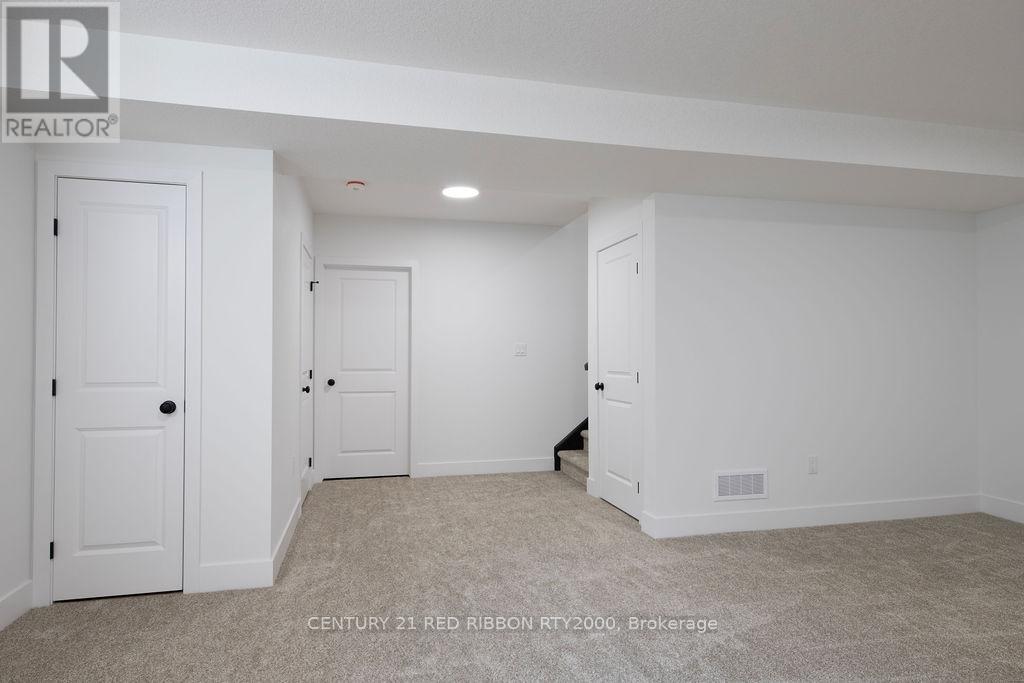 122 Burns Street, Strathroy-Caradoc, Ontario  N7G 1E8 - Photo 28 - X12575560