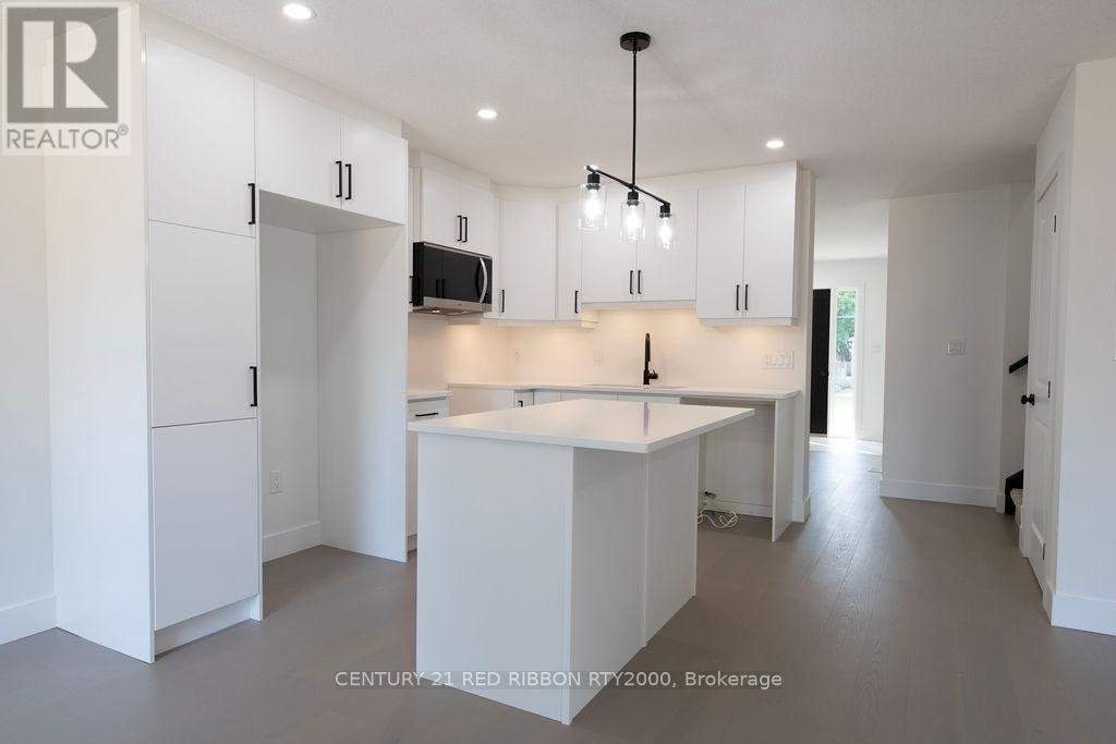 122 Burns Street, Strathroy-Caradoc, Ontario  N7G 1E8 - Photo 3 - X12575560