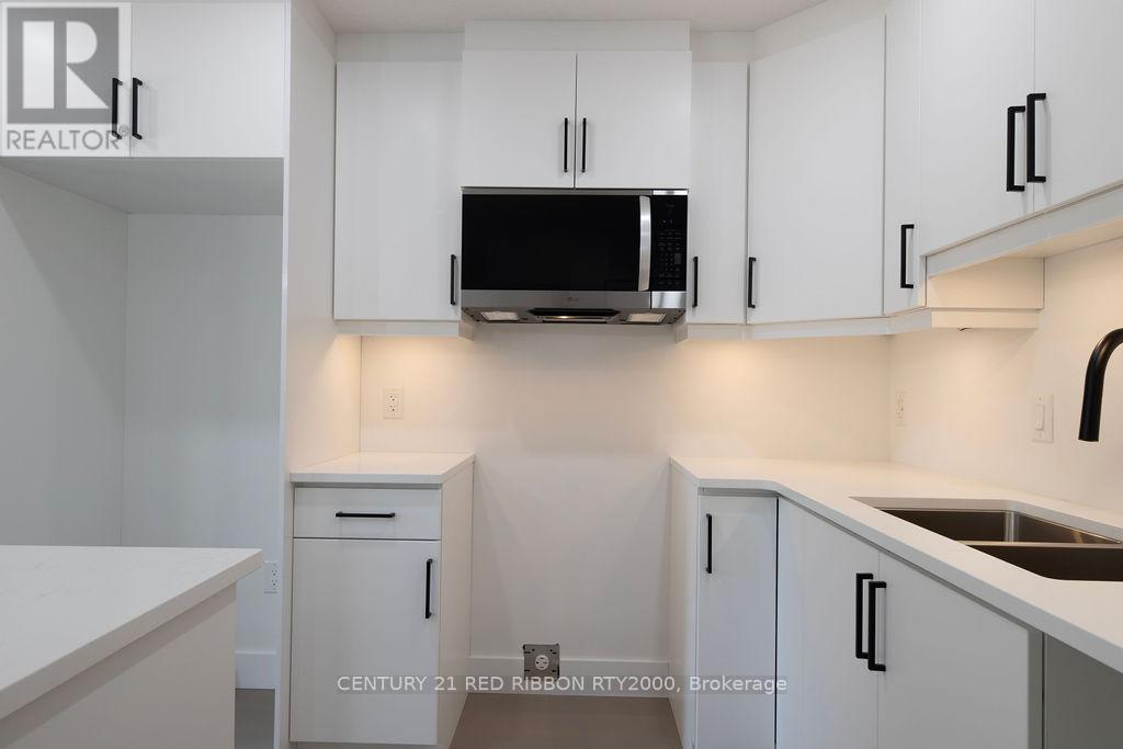 122 Burns Street, Strathroy-Caradoc, Ontario  N7G 1E8 - Photo 6 - X12575560