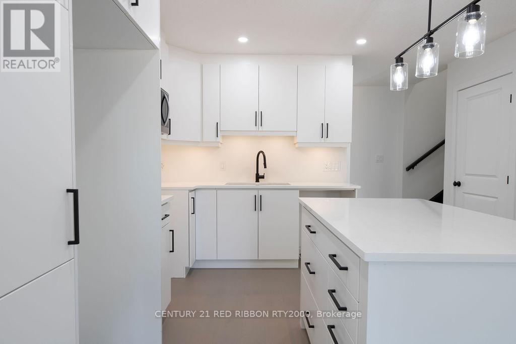 122 Burns Street, Strathroy-Caradoc, Ontario  N7G 1E8 - Photo 7 - X12575560