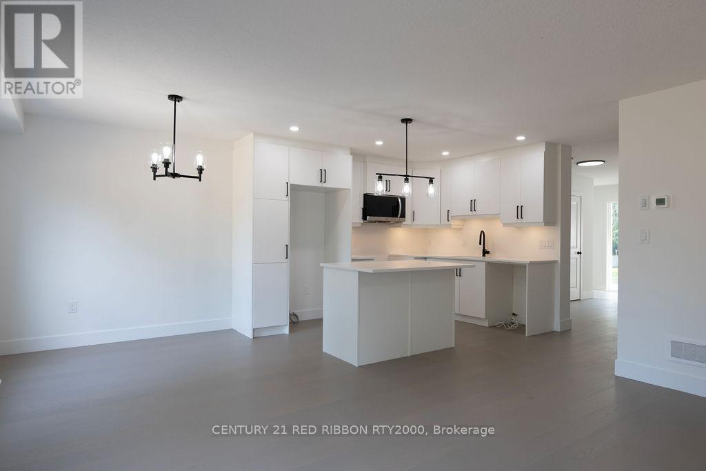 122 Burns Street, Strathroy-Caradoc, Ontario  N7G 1E8 - Photo 9 - X12575560