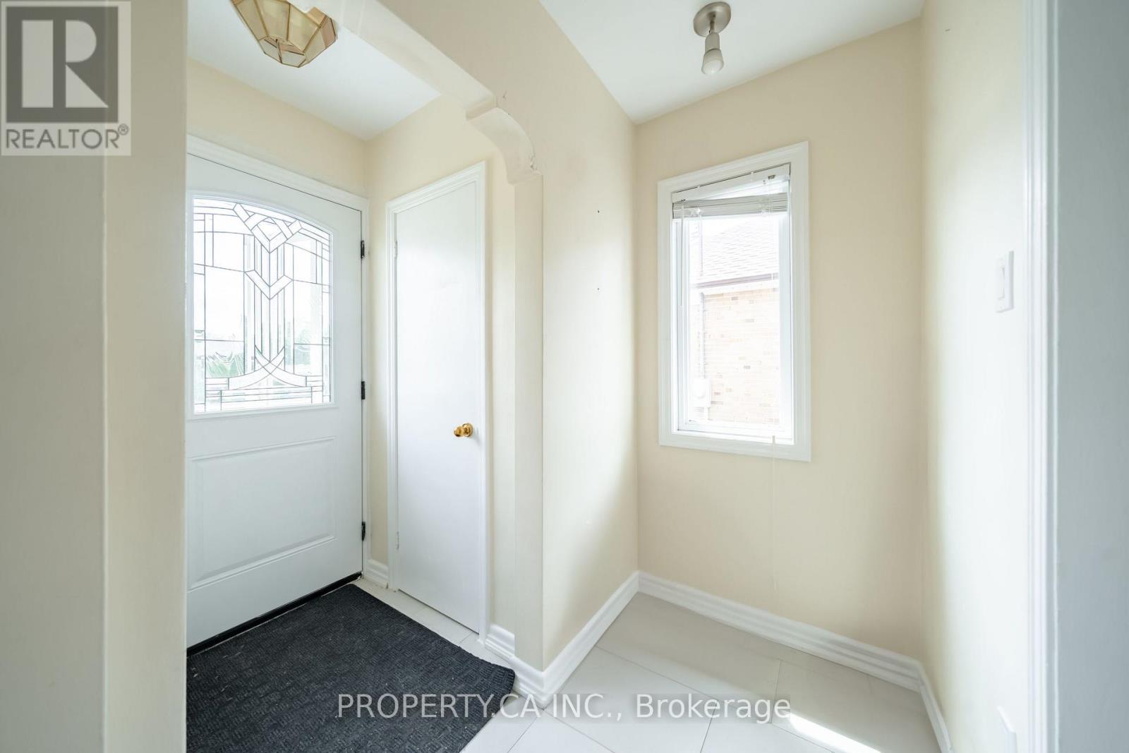 1592 Pharmacy Avenue, Toronto, Ontario  M1R 2K7 - Photo 3 - E12575374