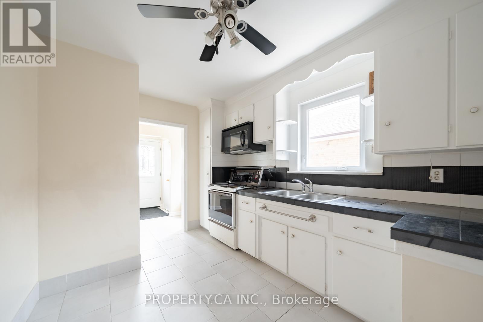 1592 Pharmacy Avenue, Toronto, Ontario  M1R 2K7 - Photo 6 - E12575374