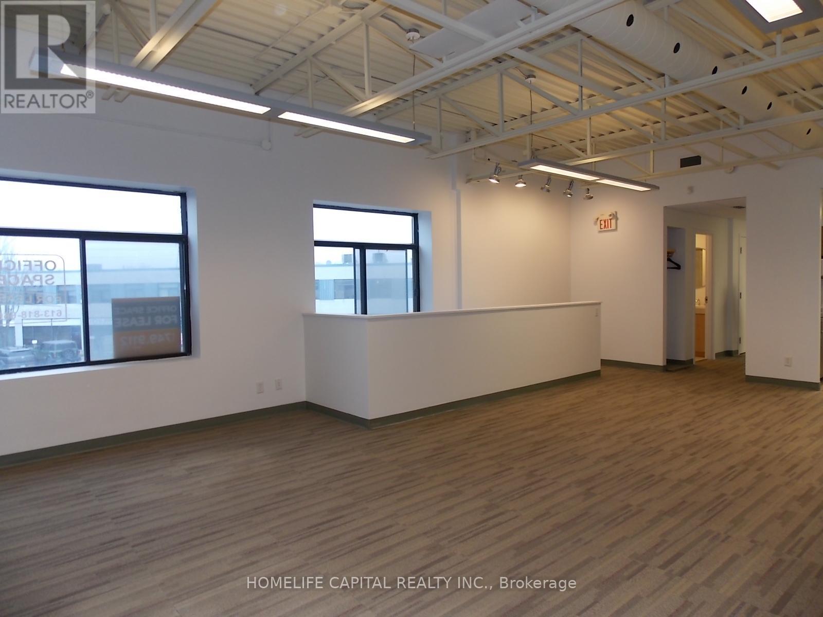 E1 - Upper Level - 2212 Gladwin Crescent, Ottawa, Ontario  K1B 5N1 - Photo 9 - X12575440