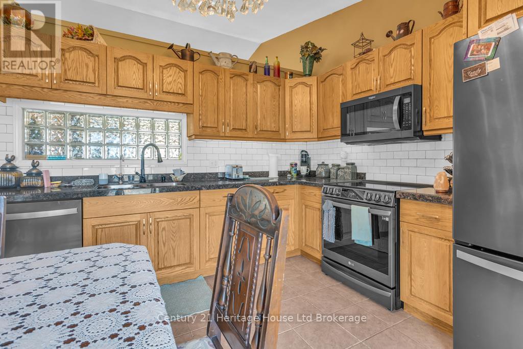 24 Barker Street, Tillsonburg, Ontario  N4G 1E5 - Photo 10 - X12575438