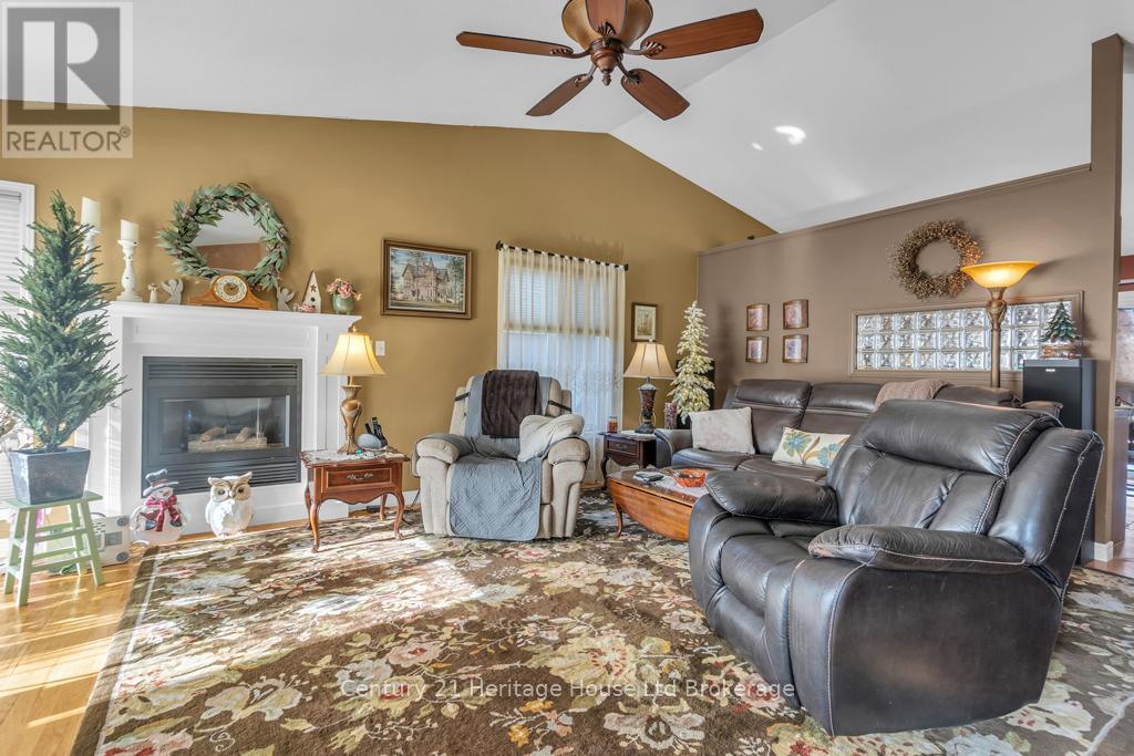 24 Barker Street, Tillsonburg, Ontario  N4G 1E5 - Photo 3 - X12575438