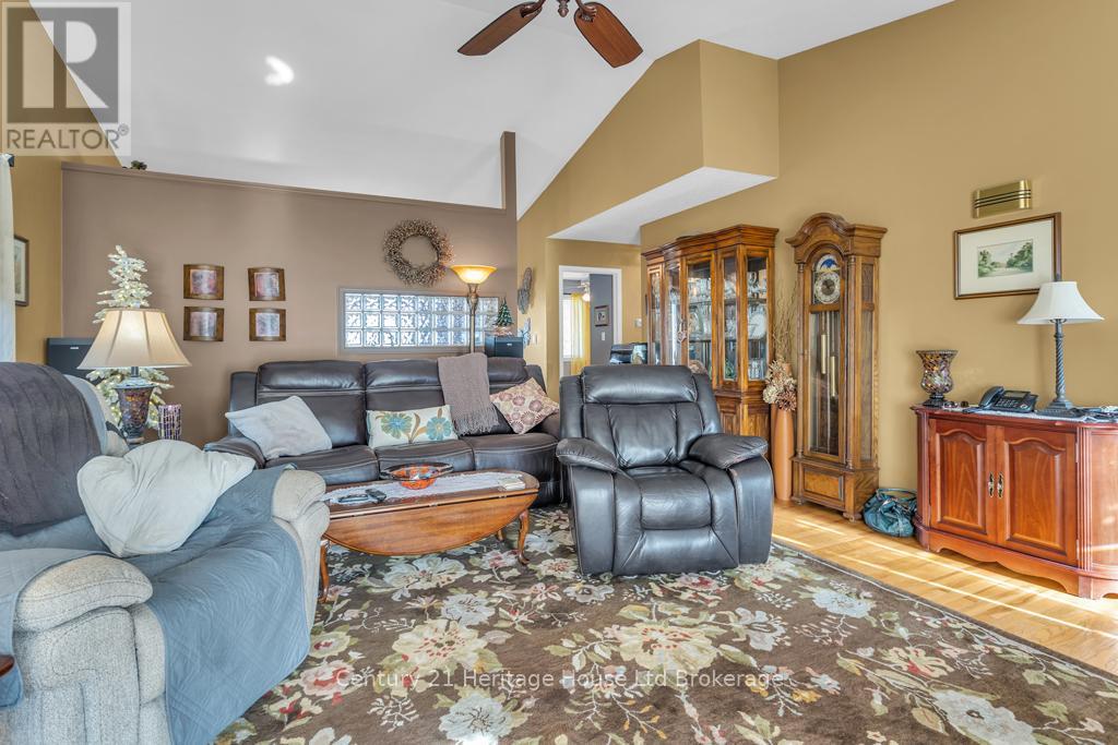 24 Barker Street, Tillsonburg, Ontario  N4G 1E5 - Photo 4 - X12575438