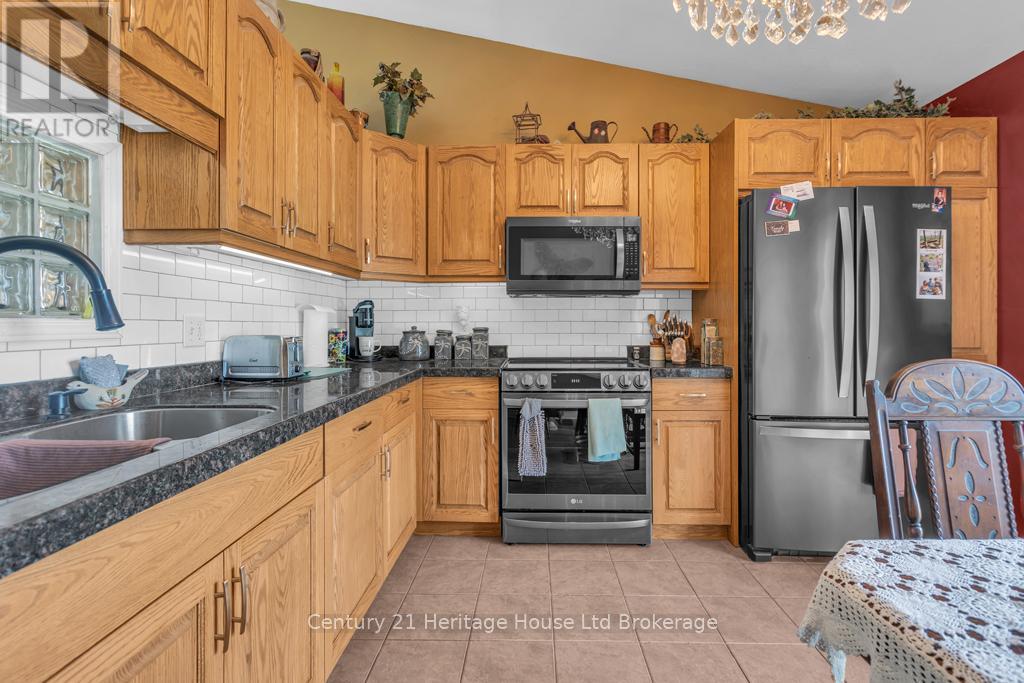 24 Barker Street, Tillsonburg, Ontario  N4G 1E5 - Photo 9 - X12575438