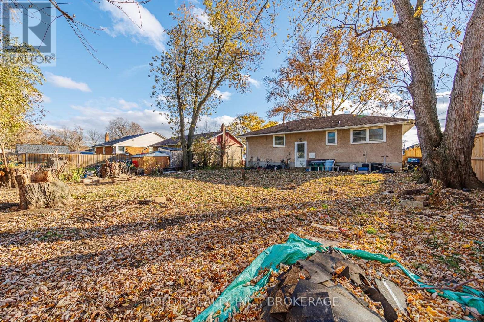 35 Burness Drive, St. Catharines, Ontario  L2P 1J4 - Photo 11 - X12575446