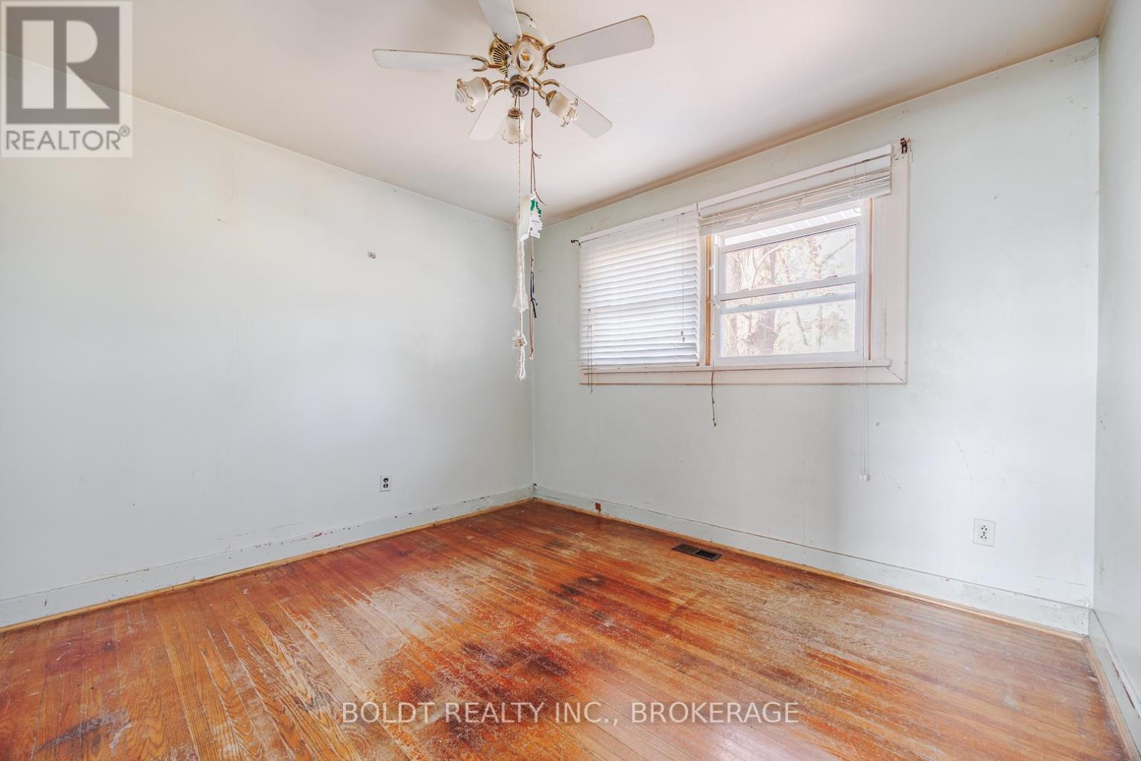 35 Burness Drive, St. Catharines, Ontario  L2P 1J4 - Photo 7 - X12575446