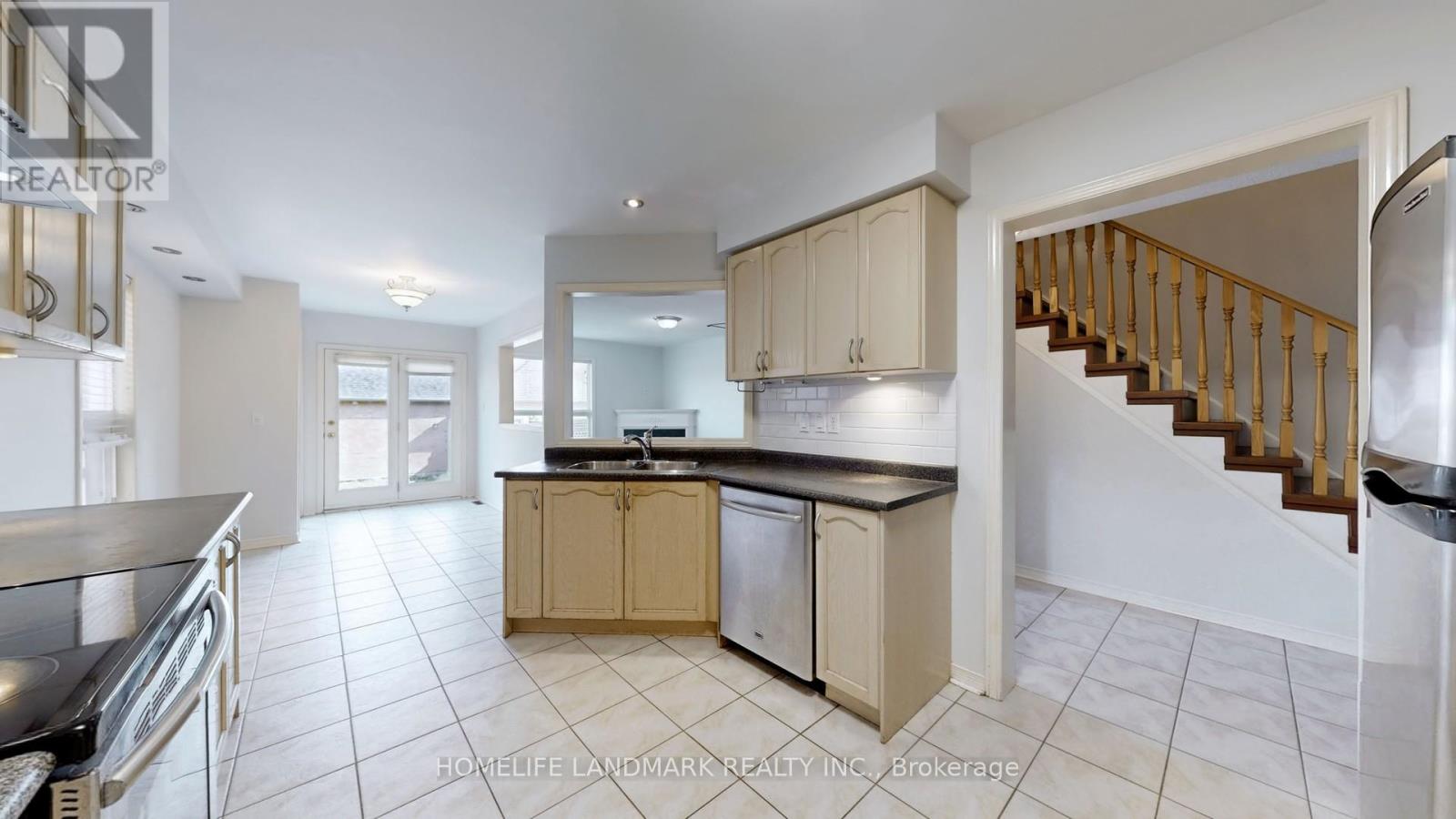 60 Cariglia Trail, Markham, Ontario  L3R 4W8 - Photo 11 - N12575348