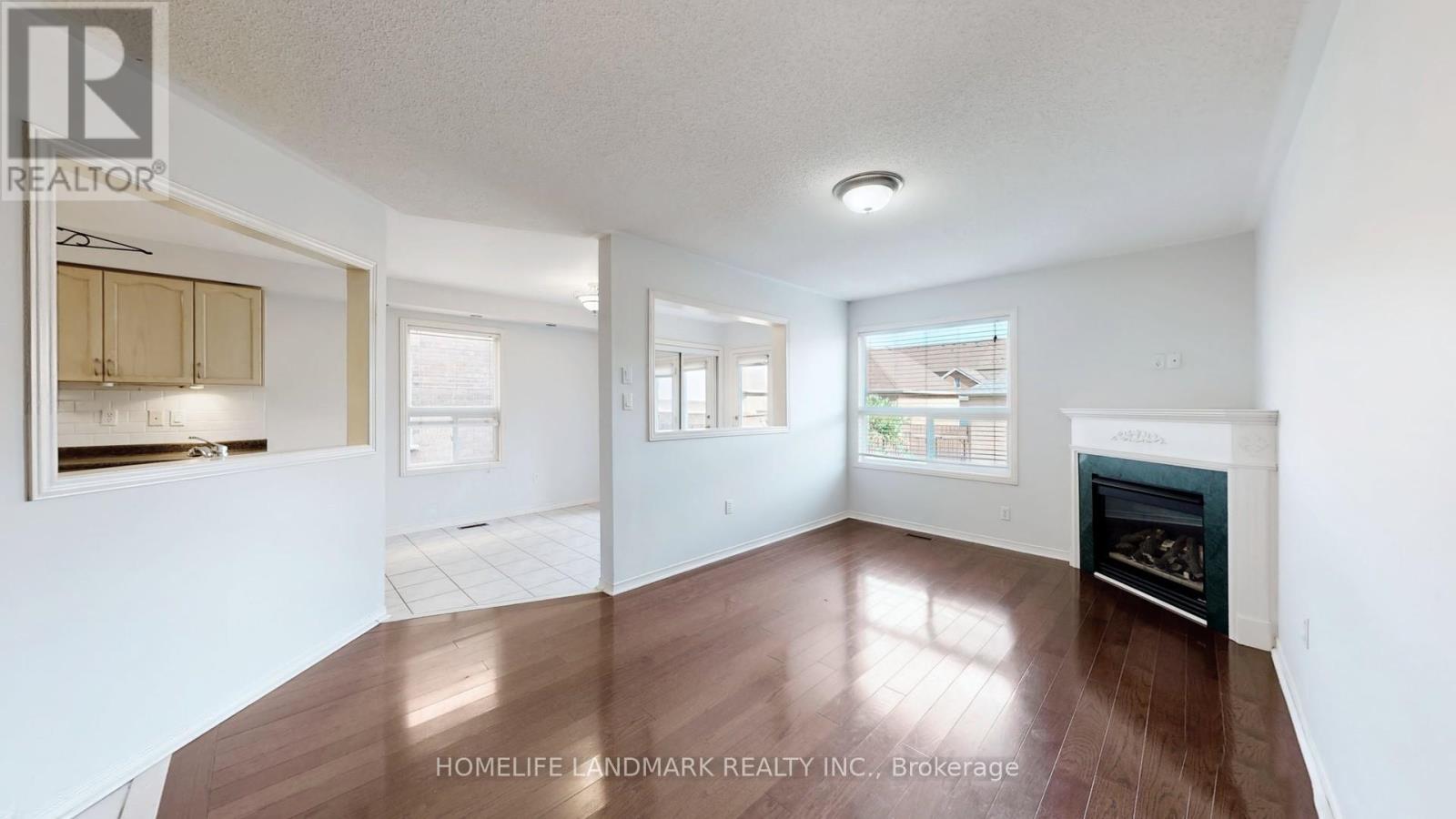 60 Cariglia Trail, Markham, Ontario  L3R 4W8 - Photo 4 - N12575348