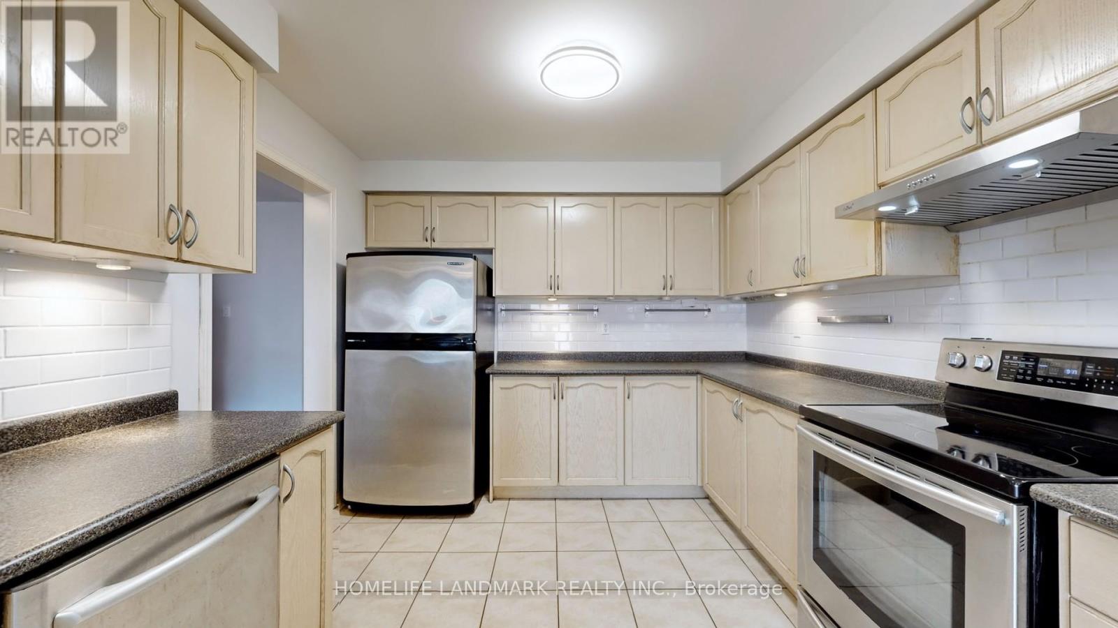 60 Cariglia Trail, Markham, Ontario  L3R 4W8 - Photo 9 - N12575348