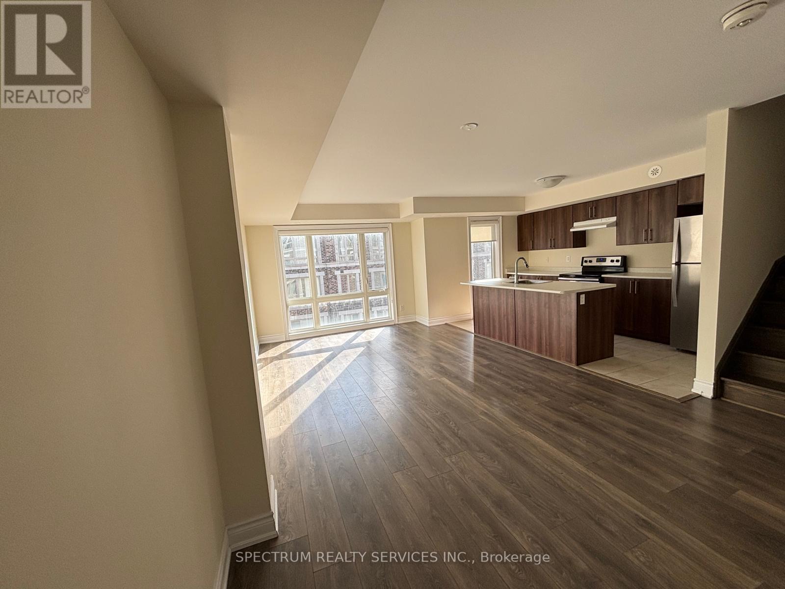 524 - 30 Dunsheath Way, Markham, Ontario  L6B 1N3 - Photo 2 - N12575380