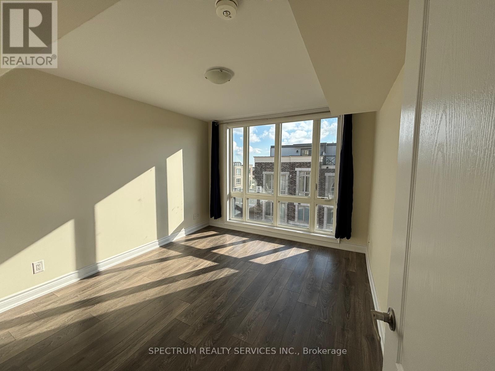 524 - 30 Dunsheath Way, Markham, Ontario  L6B 1N3 - Photo 5 - N12575380