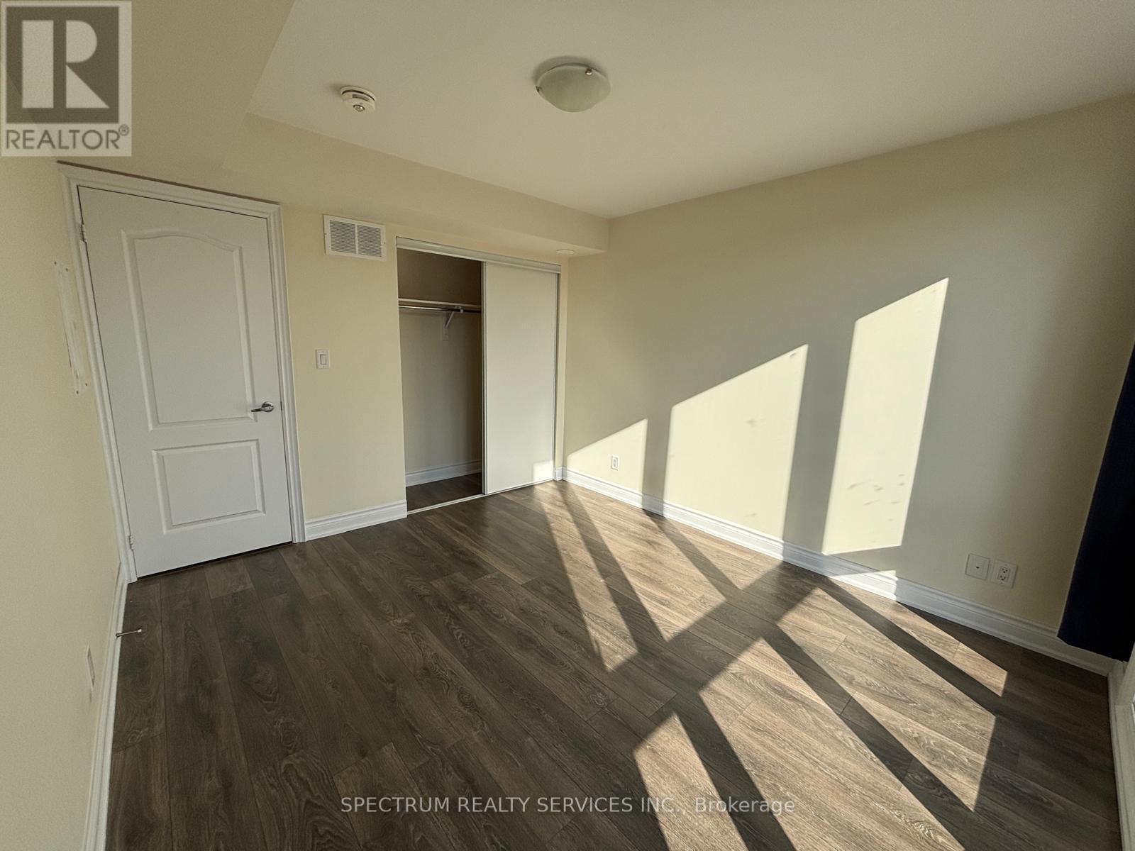 524 - 30 Dunsheath Way, Markham, Ontario  L6B 1N3 - Photo 6 - N12575380