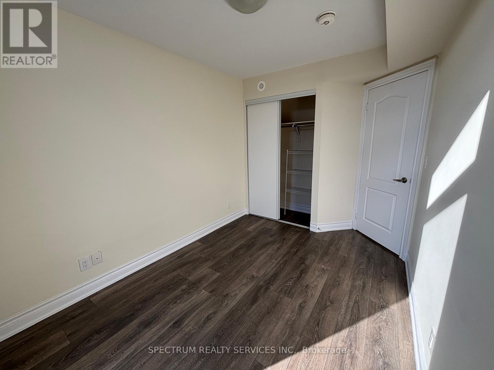 524 - 30 Dunsheath Way, Markham, Ontario  L6B 1N3 - Photo 8 - N12575380