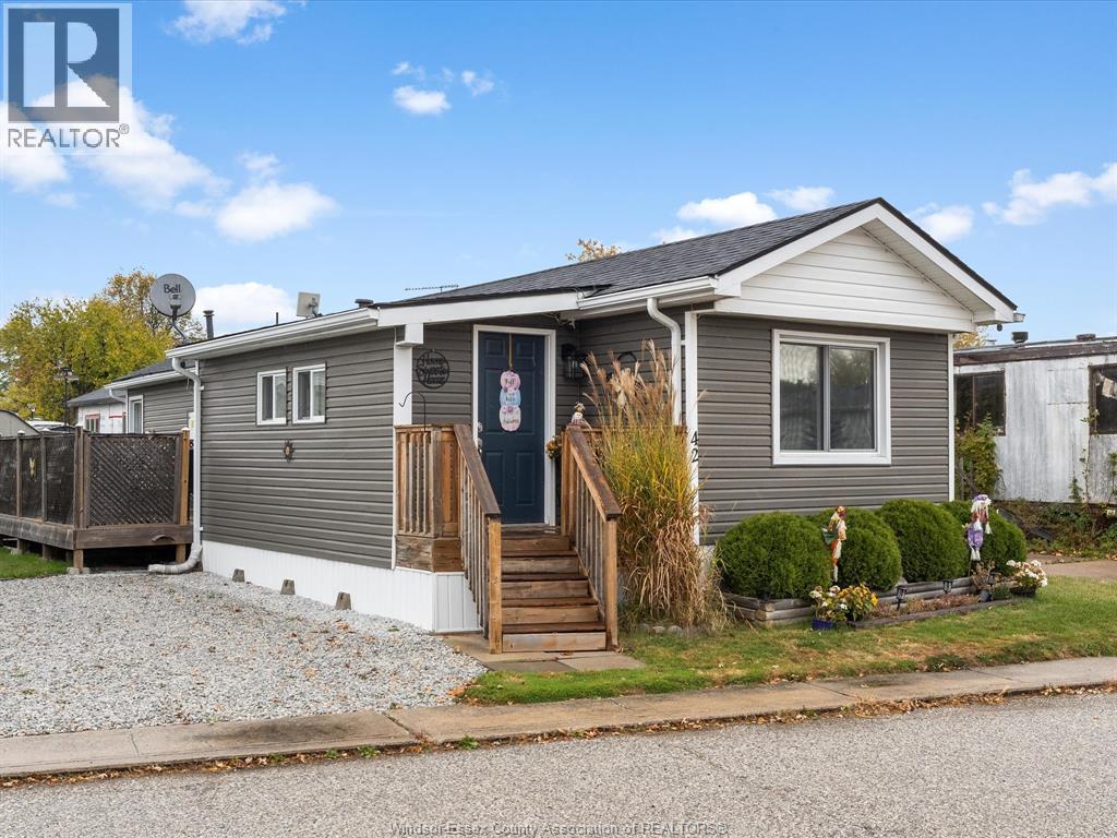 MLS# 25030574: 42 WILDER DRIVE South, Lakeshore, Canada