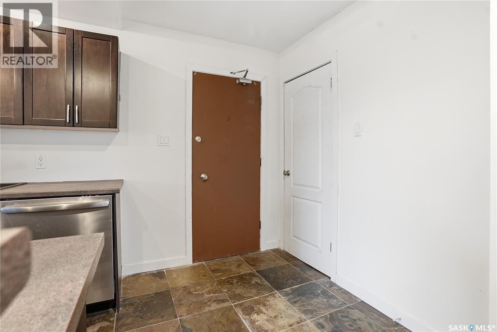 13 833 B Avenue N, Saskatoon, Saskatchewan  S7L 1E5 - Photo 3 - SK021455