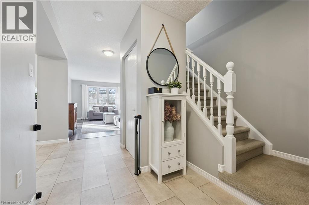 302 Highbrook Crescent, Kitchener, Ontario  N2E 3S6 - Photo 5 - 40790001