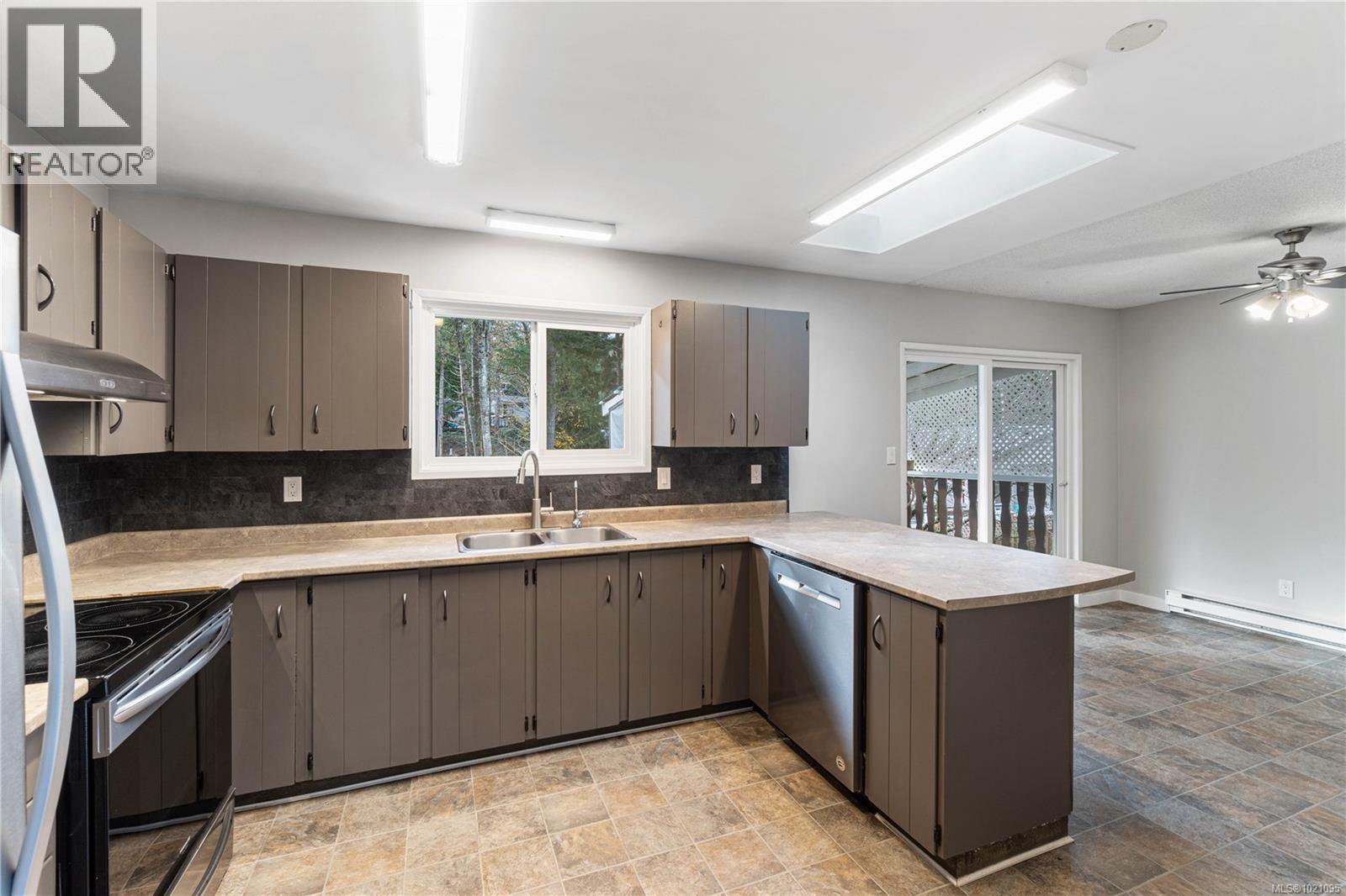 2675 Labieux Rd, Nanaimo, British Columbia  V9T 3N3 - Photo 8 - 1021095