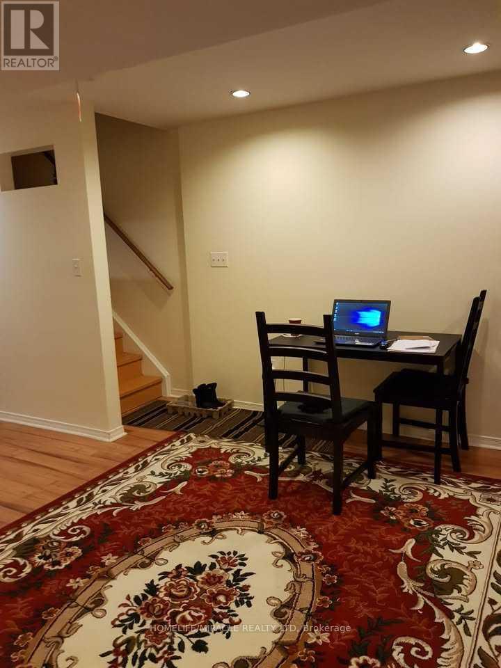 5434 Sweetgrass Gate, Mississauga, Ontario  L5V 2N1 - Photo 2 - W12575356